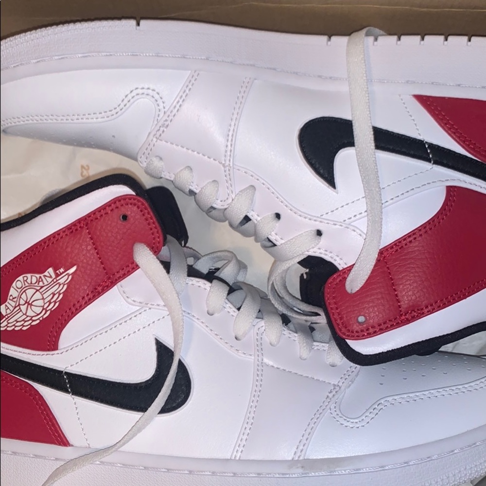 US 9.5 Air Jordan 1 Mid ‘Chicago’ GS